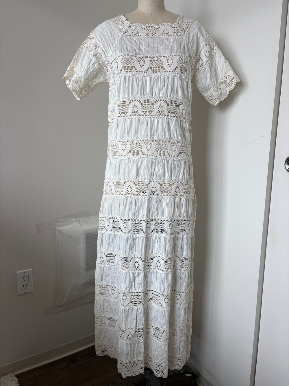 Victorian Ivory Cotton Column Maxi Dress Sz S Prairie Lace Short Sleeve VTG 70s